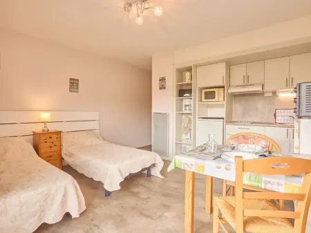 Studio lumineux en centre-ville avec balcon et animaux admis - Photo 1