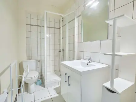 Studio lumineux en centre-ville avec balcon et animaux admis - Photo 4