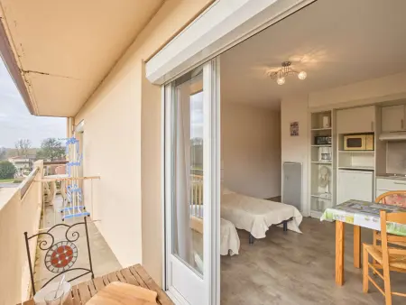 Studio lumineux en centre-ville avec balcon et animaux admis - Photo 5