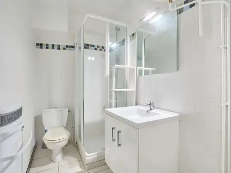 Studio lumineux avec balcon, à 400 m des Thermes, wifi et parking inclus - Photo 3