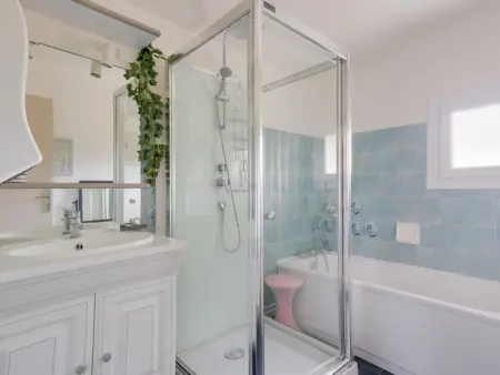 Charmante villa T3, jardin spacieux, parking, proche lac & thermes - Photo 3
