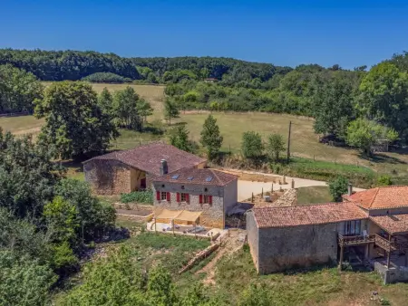 Le Mas dAmour, Rustique maison de campagne avec cour et bainspa - Photo 1