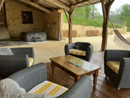 Le Mas dAmour, Rustique maison de campagne avec cour et bainspa - Photo 2