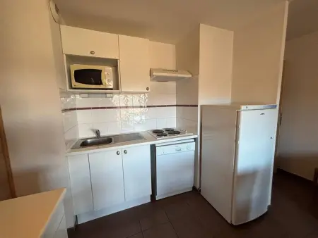 Appartement lumineux 3 pièces avec balcon et parking - Photo 2