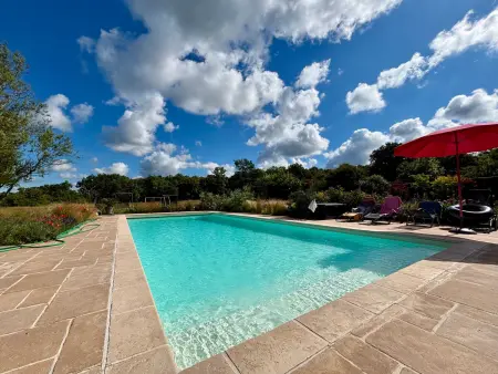 Charmante étable rénovée avec piscine et parking dans la Brenne - Photo 3