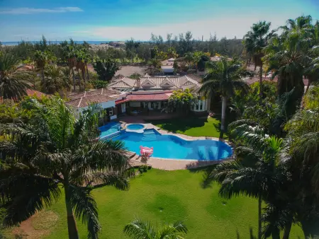 Villa élégante à San Bartolomé avec piscine, terrasse et Wi-Fi - Photo 2