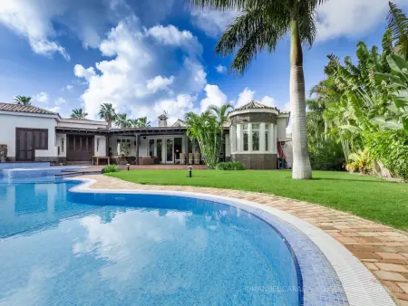 Villa élégante à San Bartolomé avec piscine, terrasse et Wi-Fi - Photo 4