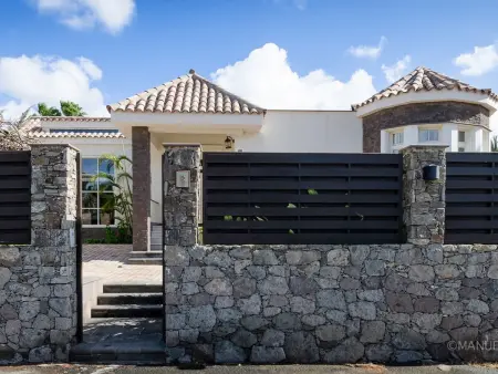 Villa élégante à San Bartolomé avec piscine, terrasse et Wi-Fi - Photo 30