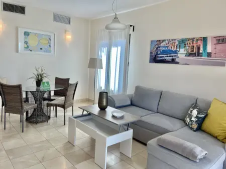 Villa confortable avec piscine commune et parking - Photo 8