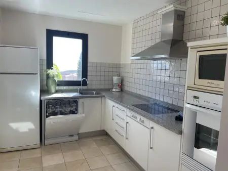 Villa confortable avec piscine commune et parking - Photo 9