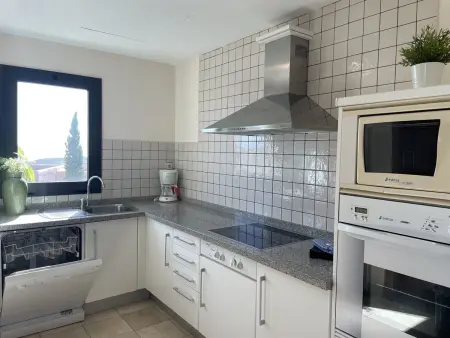 Villa confortable avec piscine commune et parking - Photo 12
