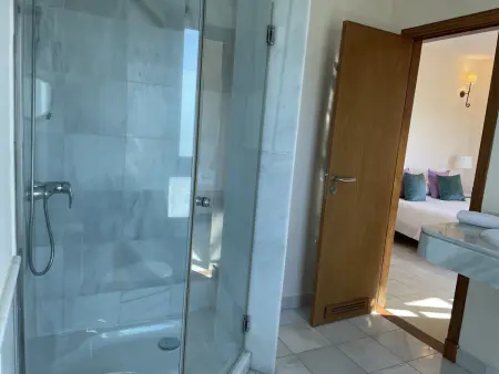 Villa confortable avec piscine commune et parking - Photo 16