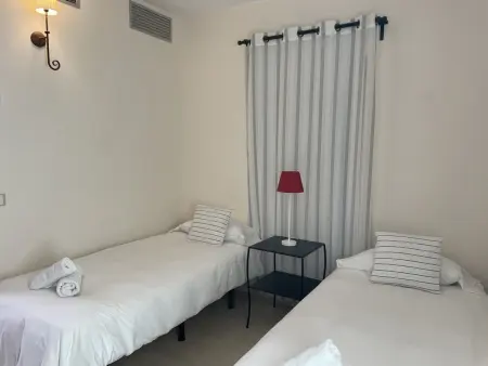 Villa confortable avec piscine commune et parking - Photo 21
