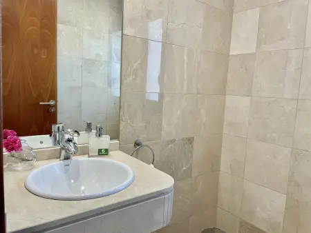 Villa confortable avec piscine commune et parking - Photo 25