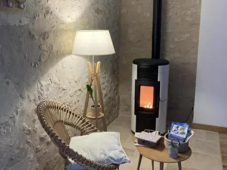 Charmant Gîte 6 Pers avec Piscine Privée et Jardin, Avon-les-Roches - Photo 8