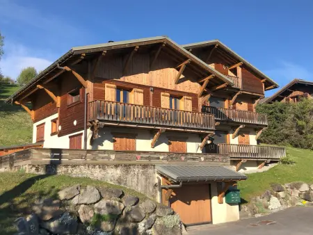 Appartement 2 chambres, mezzanine, vue Mont Blanc, proche village, parking - Photo 2