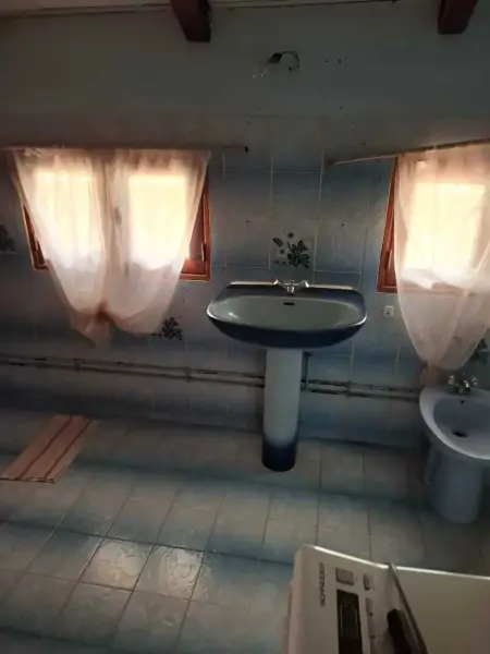 Appartement spacieux à Saint-Claude, 100 m², parking inclus - Photo 5