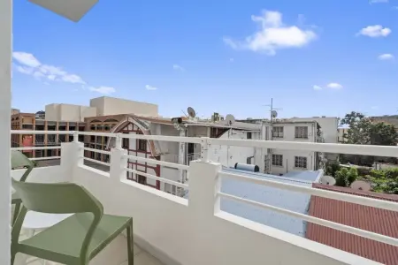 Studios Bohème, Tropical et Chic, Appartement central avec terrasse - Photo 3