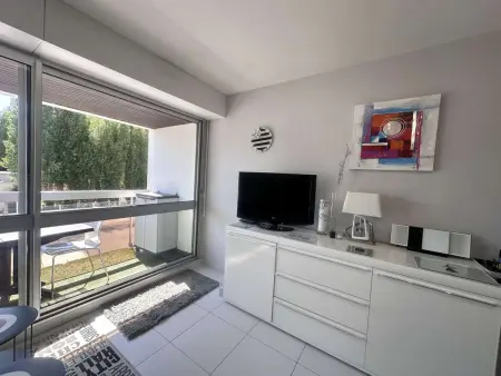 T2 rénové à 100m de la plage avec balcon et parking privé - Photo 3