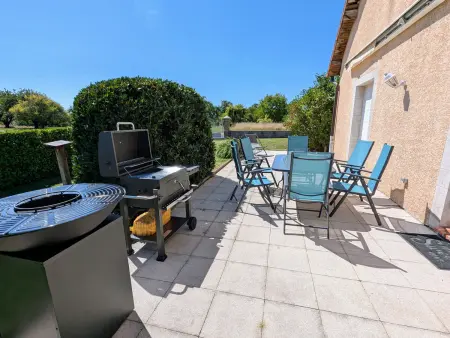 Gîte spacieux à Fretigney avec jardin et billard, idéal pour 8 pers. - Photo 1
