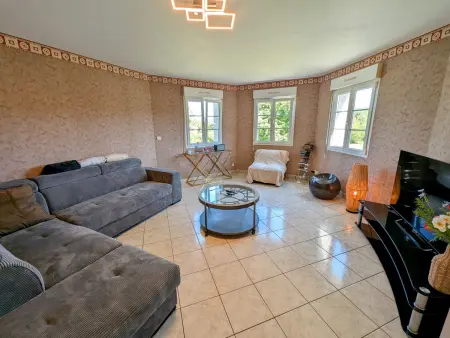 Gîte spacieux à Fretigney avec jardin et billard, idéal pour 8 pers. - Photo 4