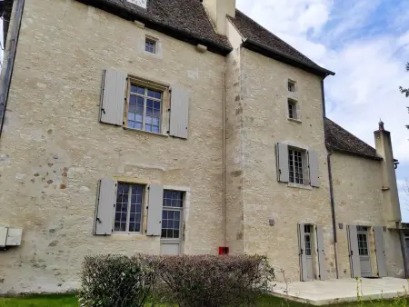 Gîte restauré avec parc et jeux, idéal pour familles - Photo 2