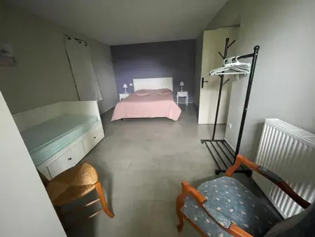 Gîte restauré avec parc et jeux, idéal pour familles - Photo 8