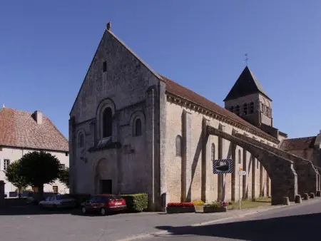 Location spacieuse dans ancien prieuré restauré - Photo 12
