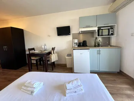 Studio rénové avec piscine, climatisation à St Florent - Photo 1