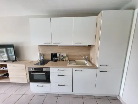 Studio rénové avec piscine et parking, proche plage - Photo 2