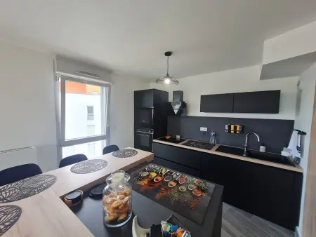 Appartement contemporain 3 chambres avec vue sur canal, parking et internet à Nancy - Photo 1