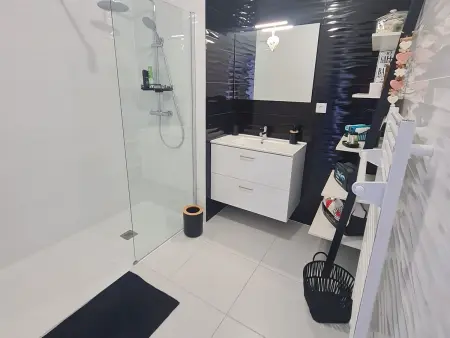 Appartement contemporain 3 chambres avec vue sur canal, parking et internet à Nancy - Photo 13