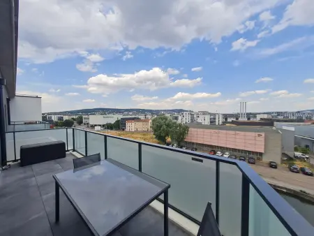 Appartement contemporain 3 chambres avec vue sur canal, parking et internet à Nancy - Photo 17