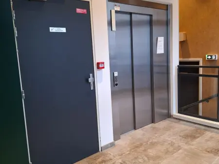 Appartement contemporain 3 chambres avec vue sur canal, parking et internet à Nancy - Photo 21