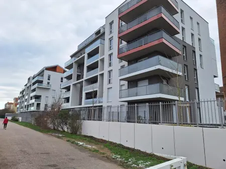 Appartement contemporain 3 chambres avec vue sur canal, parking et internet à Nancy - Photo 27