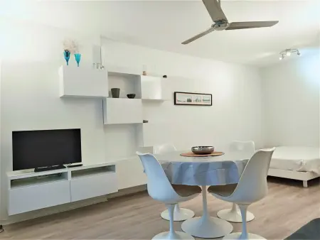 Studio moderne et lumineux avec parking couvert, animaux acceptés - Photo 2