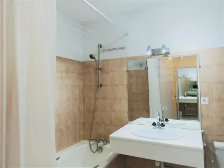 Studio moderne et lumineux avec parking couvert, animaux acceptés - Photo 5