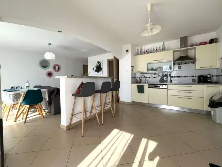 Appartement lumineux et moderne au centre de Moriani, 2 chambres, terrasse - Photo 5