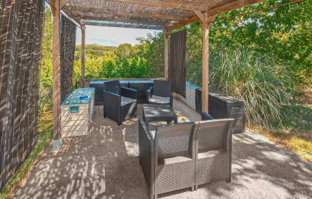 Maison avec piscine, Maison 2 personnes à La Tour d'Aigues - Photo 1
