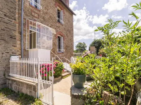 Maison mitoyenne à Pontorson avec jardin clos et 2 chambres - Photo 4