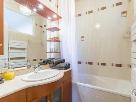 Maison mitoyenne à Pontorson avec jardin clos et 2 chambres - Photo 8