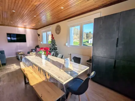 Maison de campagne rénovée avec jacuzzi et espaces de détente - Photo 10