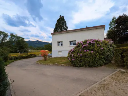 Maison de campagne rénovée avec jacuzzi et espaces de détente - Photo 29