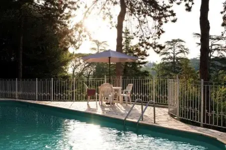 MONBRISON-K1, Séjour au Château- Studio 2P- avec piscine et parc - Photo 8