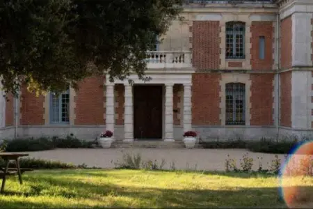 MONBRISON-K1, Séjour au Château- Studio 2P- avec piscine et parc - Photo 26