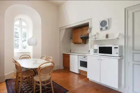MONBRISON-P, Château Stay – 1BR/4P avec accès piscine et parc - Photo 3