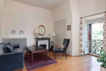 MONBRISON-P, Château Stay – 1BR/4P avec accès piscine et parc - Photo 5