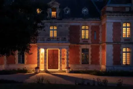 MONBRISON-P, Château Stay – 1BR/4P avec accès piscine et parc - Photo 33