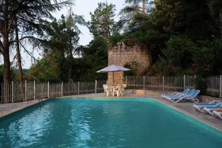 MONBRISON-P, Château Stay – 1BR/4P avec accès piscine et parc - Photo 37