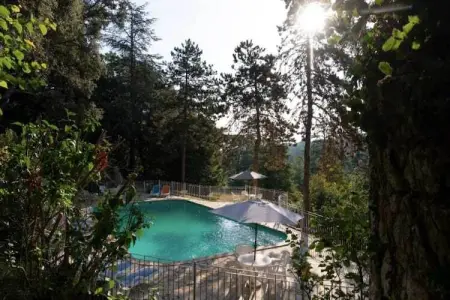 MONBRISON-P, Château Stay – 1BR/4P avec accès piscine et parc - Photo 38